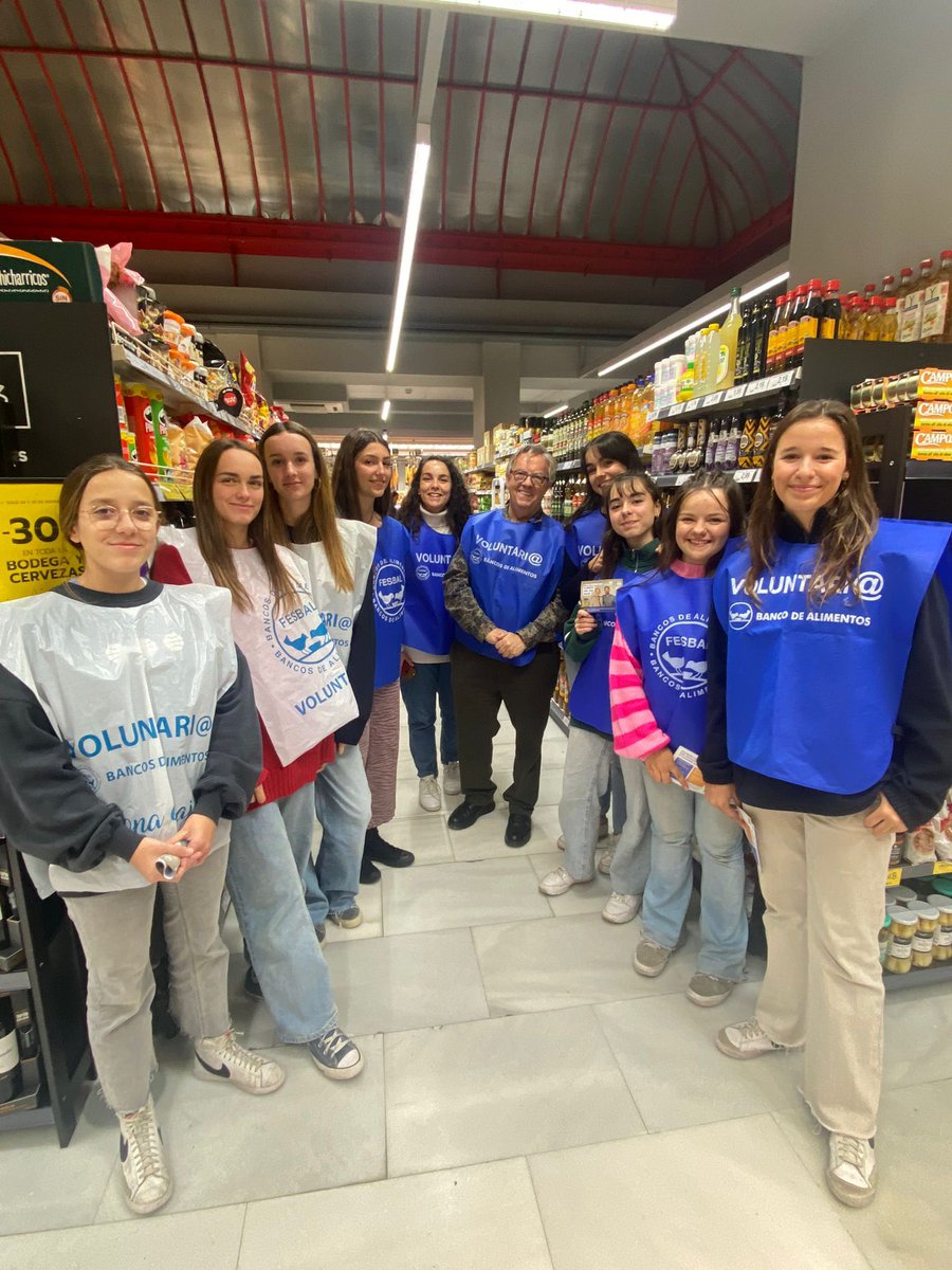 SMPilarmadrid's tweet photo. ¡Campaña de recogida de alimentos! Este año nos tocó en el supermercado BM de la Latina. Como siempre, los alumnos de #cuartodeESO han estado a la altura. ¡Gracias por ser unas voluntarias tan fantásticas! #fundacionDelBancodeAlimentos #voluntariado https://t.co/IGinGBCUid