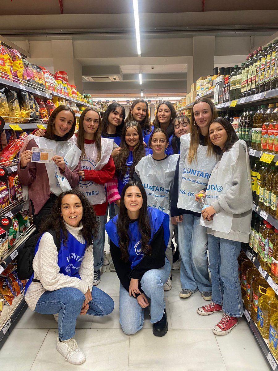 SMPilarmadrid's tweet photo. ¡Campaña de recogida de alimentos! Este año nos tocó en el supermercado BM de la Latina. Como siempre, los alumnos de #cuartodeESO han estado a la altura. ¡Gracias por ser unas voluntarias tan fantásticas! #fundacionDelBancodeAlimentos #voluntariado https://t.co/IGinGBCUid