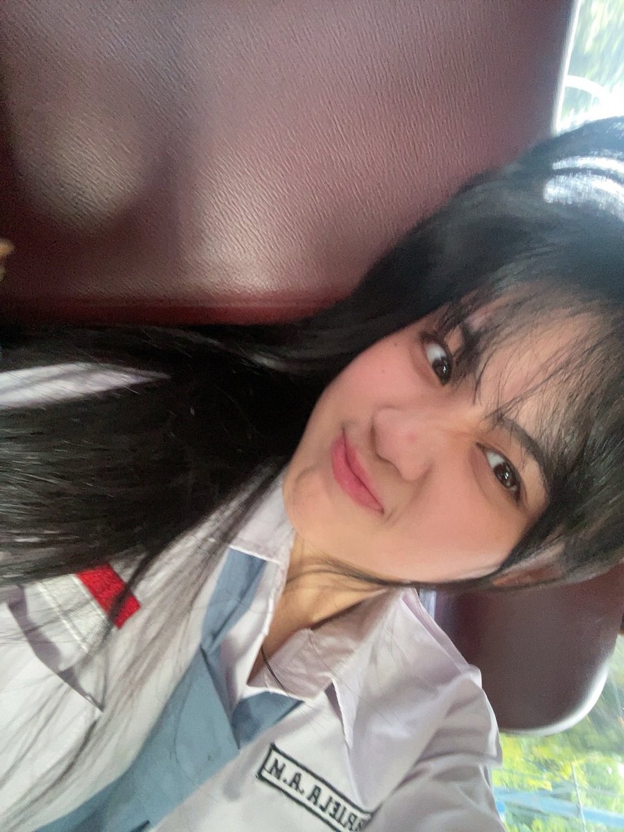 AM_EllaJKT48's tweet photo. 3 SMA nih https://t.co/Qjr6MUAhCG
