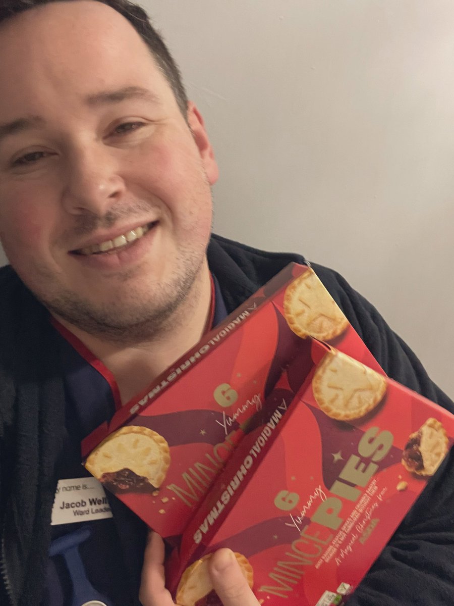 Jacob_Wells02's tweet photo. Kicking off #FrailtyFocusWeek with a #MincePieMonday 🎄 

@lugg_suzanne #TeamFrailty #TeamUEE #Oneteam https://t.co/sXY4Fpsa3f
