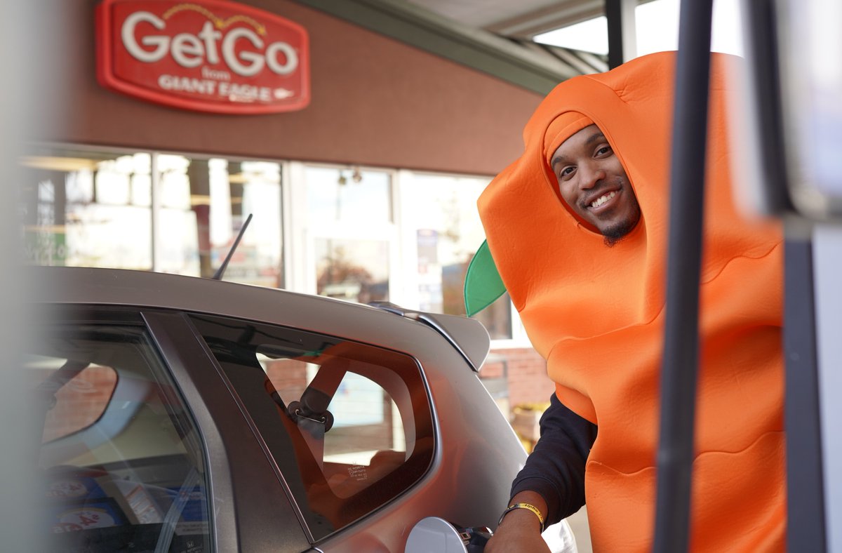 Now until the end of the year, you can give back at the register & the gas pump! ⛽ Next time you visit @GiantEagle or @getgo, you can support your neighbors in need. Learn More 👉 bit.ly/giant-eagle-re…