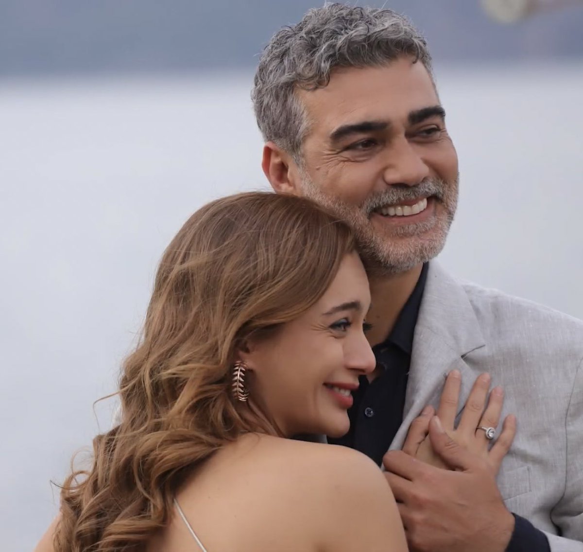 Sanatulip1's tweet photo. ااايي الدااافيي😍🥹💍و اخييرا علييي عرض الزواج على دفنه 🥰🥹🤍
#aldef #damlasönmez #canercindoruk https://t.co/hTD1LtOzeP