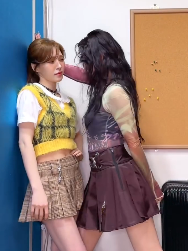 seurrene_'s tweet photo. i think joy's left eye is gay https://t.co/jqRysXpoMS