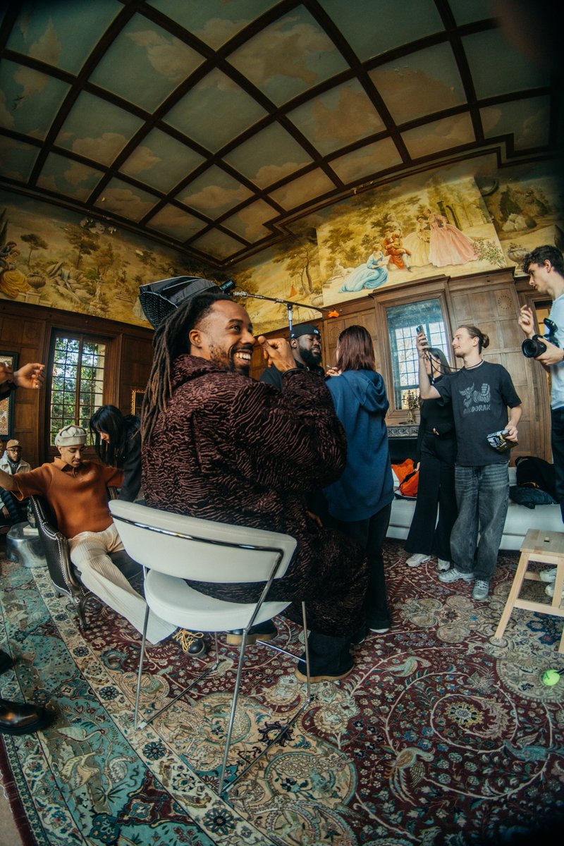 azulej351's tweet photo. J’ai eu l’occasion de faire photographe plateau pour sur le set de la dernière une de @mosaiquelemag, retrouvez mes photos sur leur site ! 

https://t.co/QSC3A8Xo8m https://t.co/4XctLbNDjB