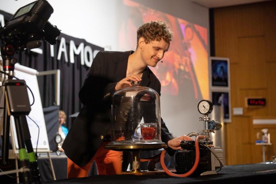 AstroclubA's tweet photo. Today!! Our next speaker, David Ohse will talk about outreach and science communication (in German) at our next event at 18:15. 
Topic: Wissenschaftskommunikation - zwischen Hobby und Beruf
See you at the event! ☕️🍪 https://t.co/JQMUnWusnY
