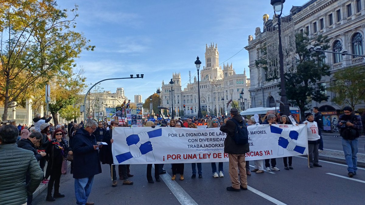 SanidadPVillave's tweet photo. Ayer estuvimos apoyando a nuestrxs compañerxs de @MareaResidencia y a todas las familias afectadas y sobre todo defendiendo un sistema de cuidados digno para cualquier ciudadanx. #Leyderesidenciasya #Justiciaydignidad #Residencias https://t.co/TrlF4ACHyY