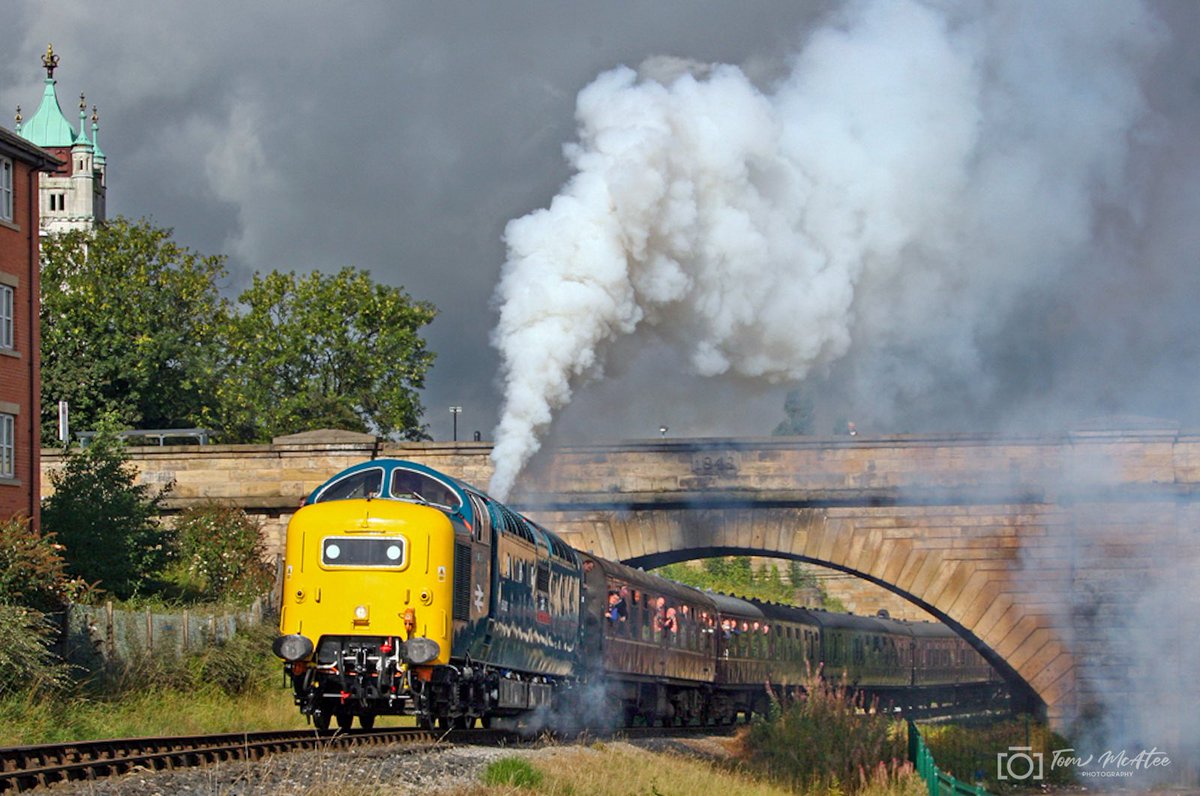 After a full restoration &amp; repaint into BR Blue this was RSG's 1st public run back on the 1st Sept 2006 exploding with the 
Rail version of Drag racing. 😅🔥💨🚂

⭐️🎅Deltic Gifts ⬇️🏞🚂
railwayartprintshop.etsy.com/uk/listing/112…