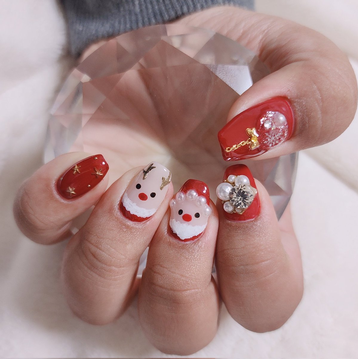 cr4798kn's tweet photo. #クリスマスネイル #サンタさん #トナカイ #オーナメント #ネイル #ビジューネイル #赤 https://t.co/dfVdcAM7vy