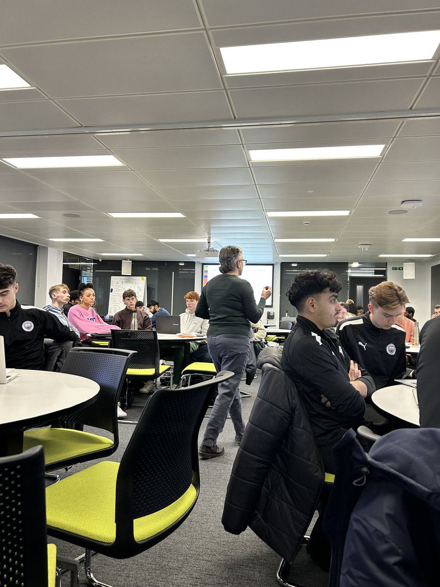 <a href="/Maura_SUP/">Maura Rosenthal 🛶</a> from <a href="/NewsForBSU/">BridgewaterState.me</a> teaching the students here at <a href="/McrInstSport/">Manchester Met Institute of Sport</a> @McrMetCrimSoc on Title IX and gender and sport. So topical and engaging #womenssport #intersectionality