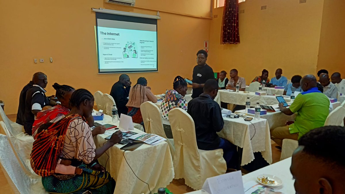 FAOMalawi's tweet photo. #DigitalVillageInitiative is training cooperatives in Kasungu & Mzimba South on use of social media and creation of e-market places aimed at enhancing market access & linkages.
Even with babies strapped to their backs, the quest for learning digital systems is unwavering. https://t.co/A1aiYoUBDQ