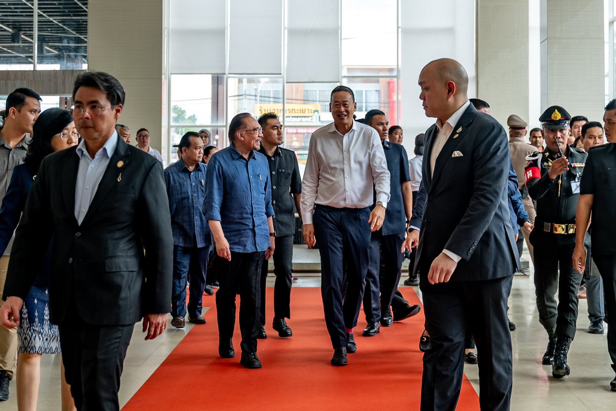anwaribrahim's tweet photo. Saya dan rakan-rakan menteri yang ikut serta turut dijamu makan tengah hari oleh Perdana Menteri Thailand Srettha Thavisin di The Vista Hotel, Dannok. Semoga persahabatan kedua-dua negara terus utuh dan erat. 

#MalaysiaMADANI https://t.co/FJ60Z4OhKs