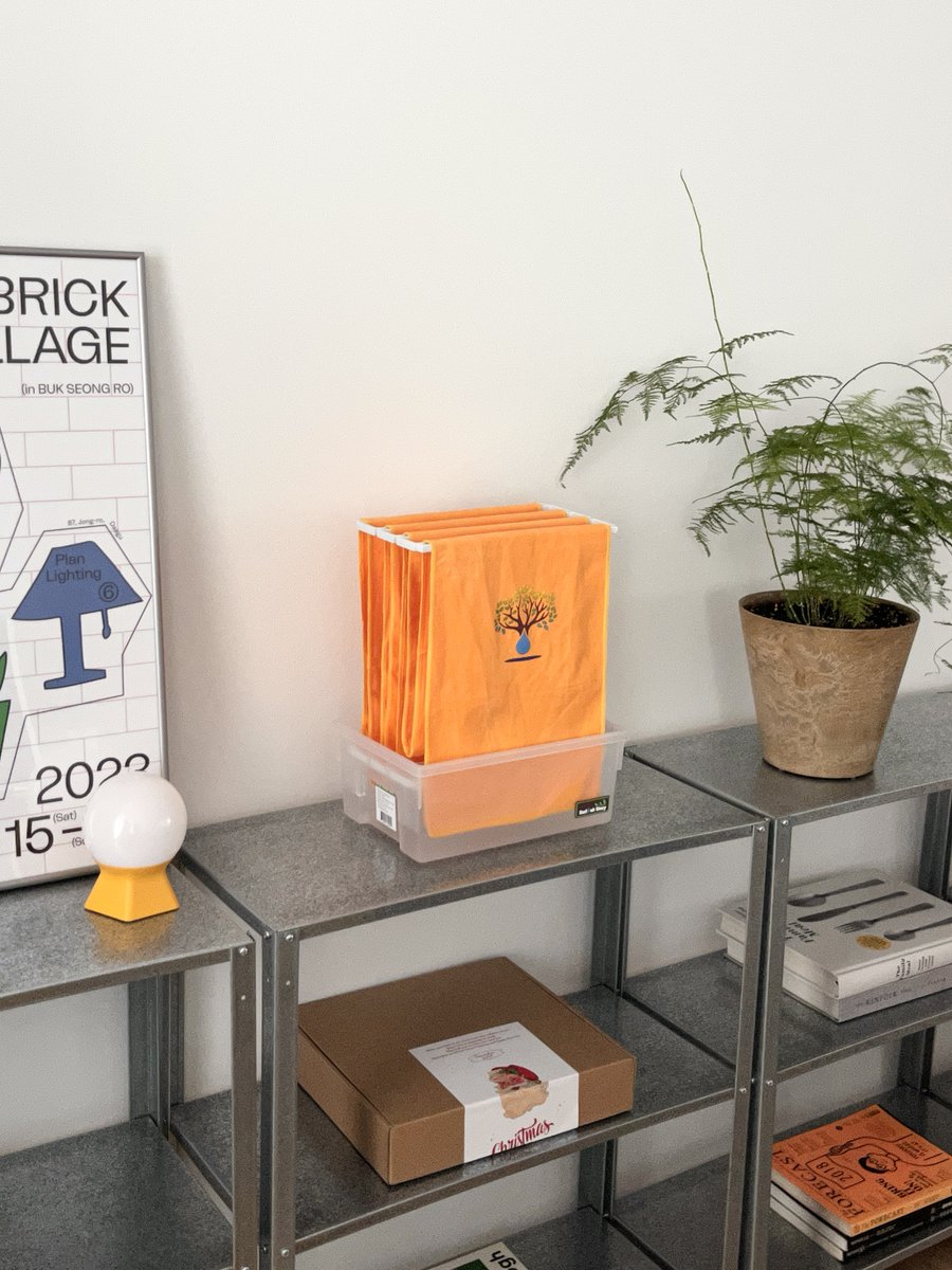 천가습기는 자연스러운 가습으로 겨울철 건강을 지켜줍니다. 화분에 물주듯이 일주일동안 2-3일에 한번 물을 부어주면 주변의 습도를 높여줍니다~