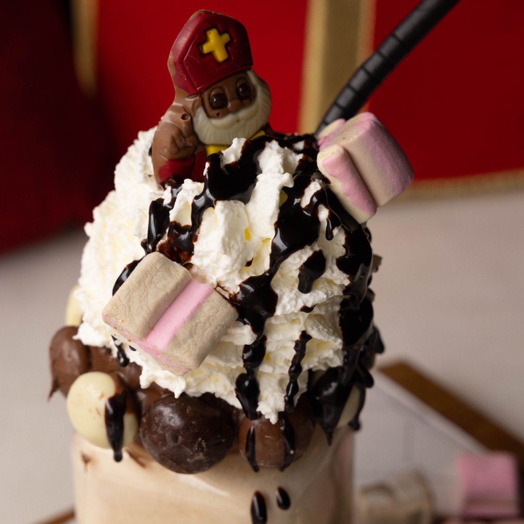 Did you try our special already? Sinterklaas-shake.. Spekkies, Chocolates and Pepernoten

🍬 🍫🥤🍬 🍫🥤🍬 🍫🥤

#sinterklaas #chocolate #milkshake #amsterdam #special