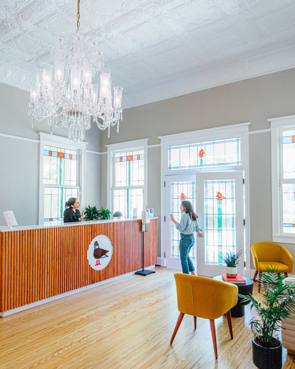 #BackToTheGrind
Embracing the Monday hustle after a pie-filled long weekend. Striding confidently back to work, ready to tackle the week ahead. Seguimos!