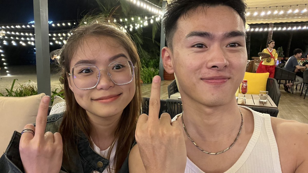 Jay_kiii's tweet photo. Any person can hold a special place in your life without them being aware of it 🌻🌻

#wecheckinVinpearl https://t.co/33cZPIAtfQ