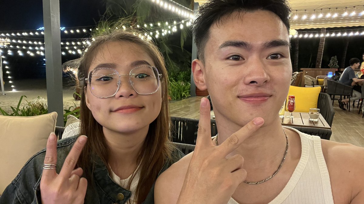 Jay_kiii's tweet photo. Any person can hold a special place in your life without them being aware of it 🌻🌻

#wecheckinVinpearl https://t.co/33cZPIAtfQ