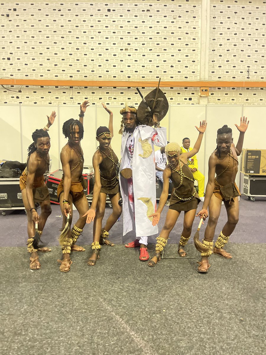 Ngingu Soshangane isotsha ela vela ngale, uzocabanga late untaba gudu gudu ngathi ngu Mount everest kanti ngome Qha!!!!! Ngizophuza nale ngoma kuze kuphume injuzi emfuleni kanti ngoneni yimi engathatha le flow yemvula ngayifaka engomeni #bebackforThisPostMaduzeItsTime