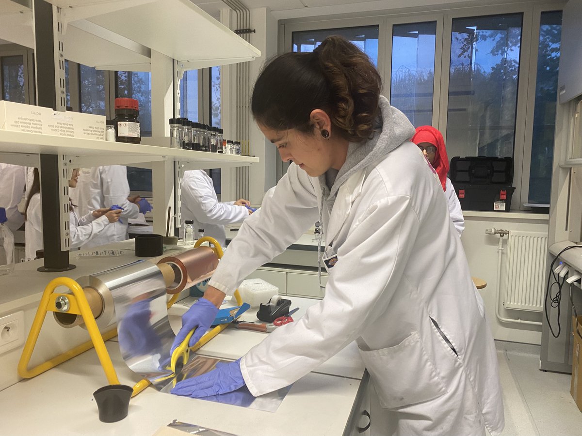 Last week our MESC+ students from class 18 spending semester 3 in Amiens, had lab work on Li-ion Battery technology with Melisa alumna from class 16 🧪🔬 Applications are still open for next year: i-mesc.eu/application/st… ! @C_MASQUELIER @EnergyRS2E @Prof_AA_Franco
