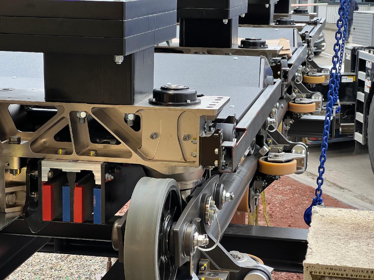 Achievement unlocked. 💪 Jetzt wirds richtig spannend auf der Baustelle von Voltron Nevera! Danke <a href="/mackridescom/">MACK Rides</a> für diese "Special Delivery"!