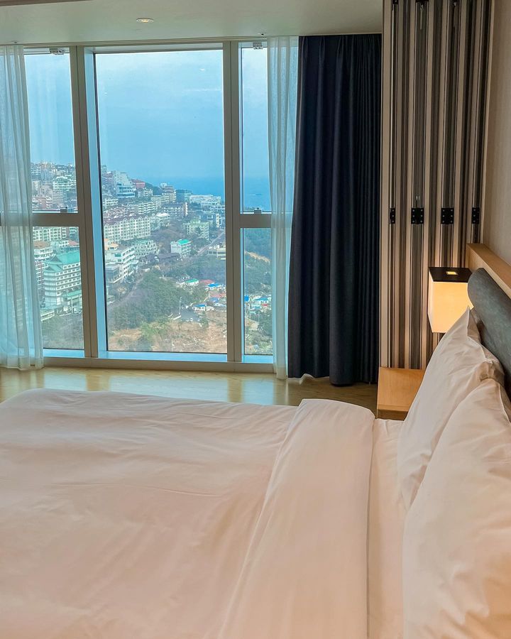 ideabox7's tweet image. 연말에 가족&amp;amp;친구와 호캉스 하기 좋은 곳💖 해운대 오션뷰가.. 끝내줍니다..🫶🏻 - ALLTHATTRAVEL - go.shr.lc/3RiwPJB