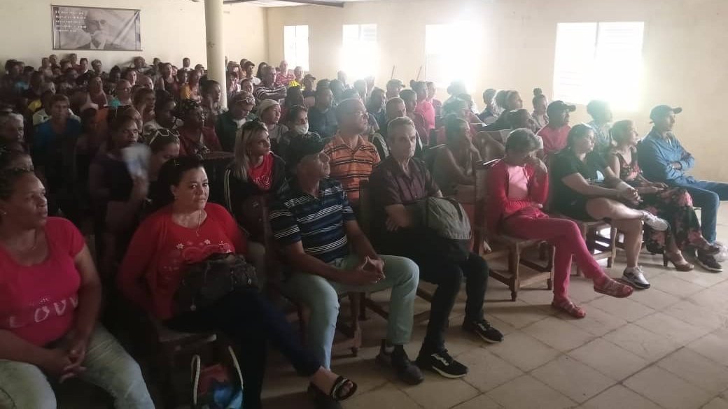 Se realizó en todos nuestros territorios reuniones con los padres de los jóvenes recién incorporados a los Centros de Preparación Básica,  dónde se le explica todo lo referente al cumplimiento del Servicios Militar Activo de sus hijos.
#Cuba