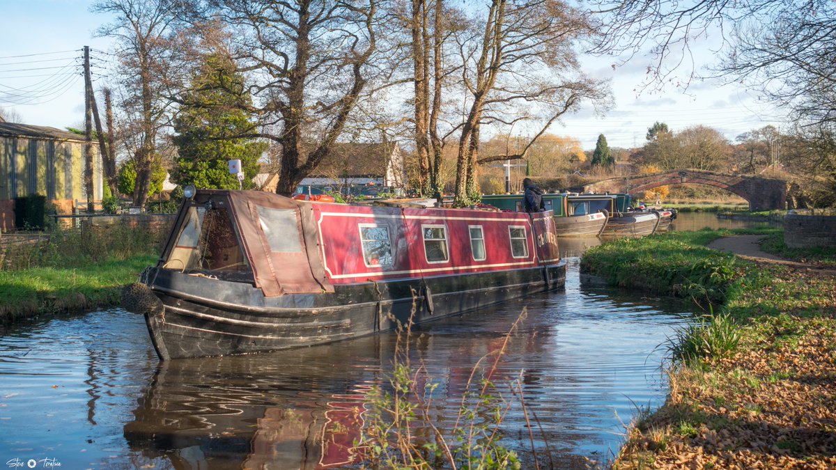 SteveTeratsia's tweet photo. Great Haywood Junction, Staffordshire... #narrowboat #waterways #canal #Staffordshire #greathaywood #landscape #photography #Autumn #travel #England #uk https://t.co/hRI6ZspVZa