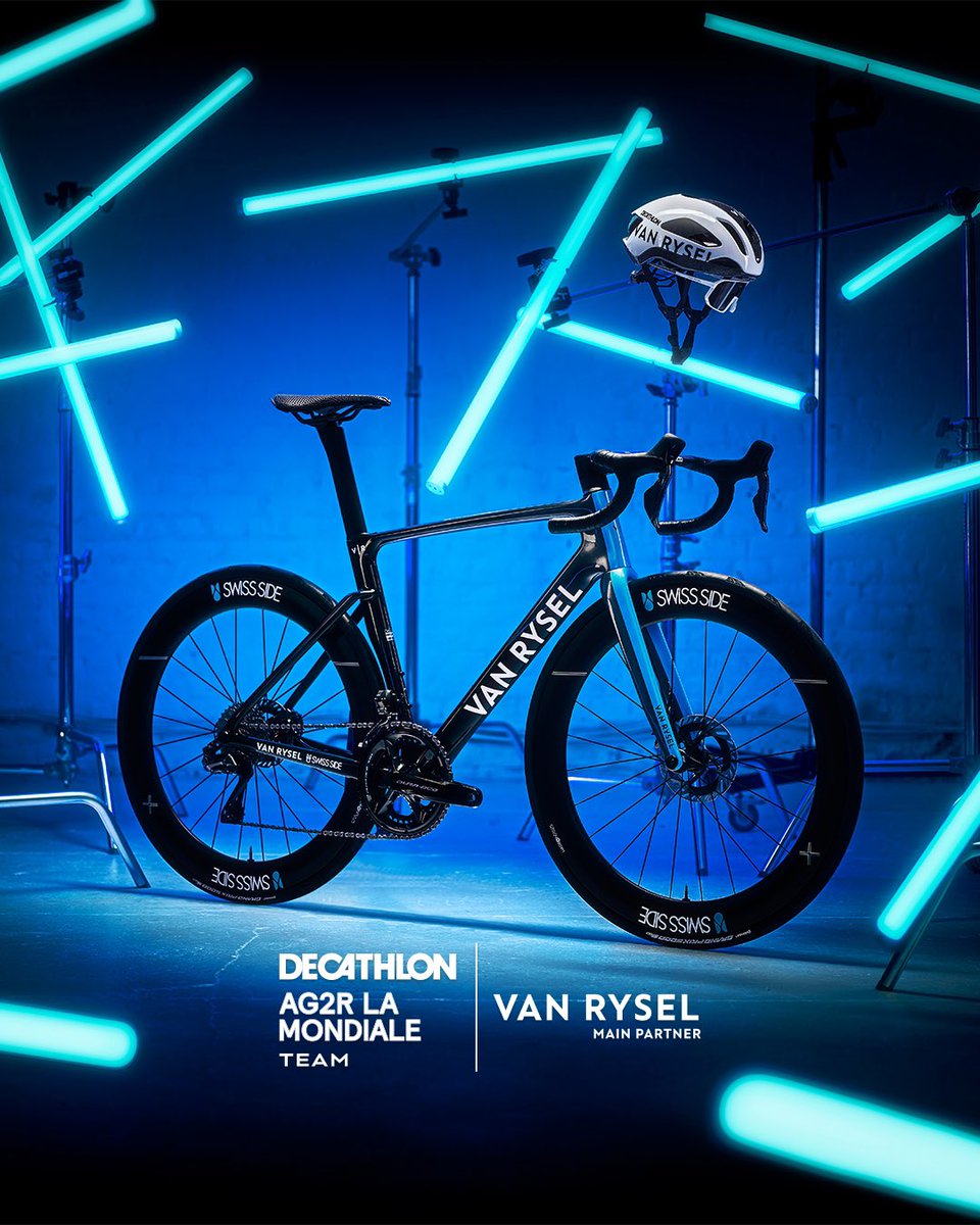 Decathlon's tweet photo. À partir de janvier 2024, les coureurs de l’équipe DECATHLON AG2R LA MONDIALE seront équipés par @van_rysel :
- Vélos RCR Pro Dura Ace Di2 et XCR Dura Ace Di2
- Casques RCR, FCR et XCR
- Lunettes ROADR 900 https://t.co/GgRrOevDUt