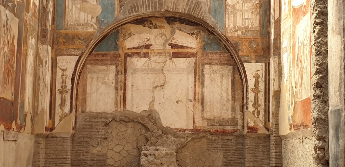 AncientRomeLive's tweet photo. Join us in the Bay of Naples! Let's back in time and into the footsteps by exploring the Vesuvian cities Pompeii, Herculaneum, Stabiae. It’s full immersion in AD 79! Sign up here! #travelcourse
https://t.co/FH3fw33E2L https://t.co/KR0nkui7O9