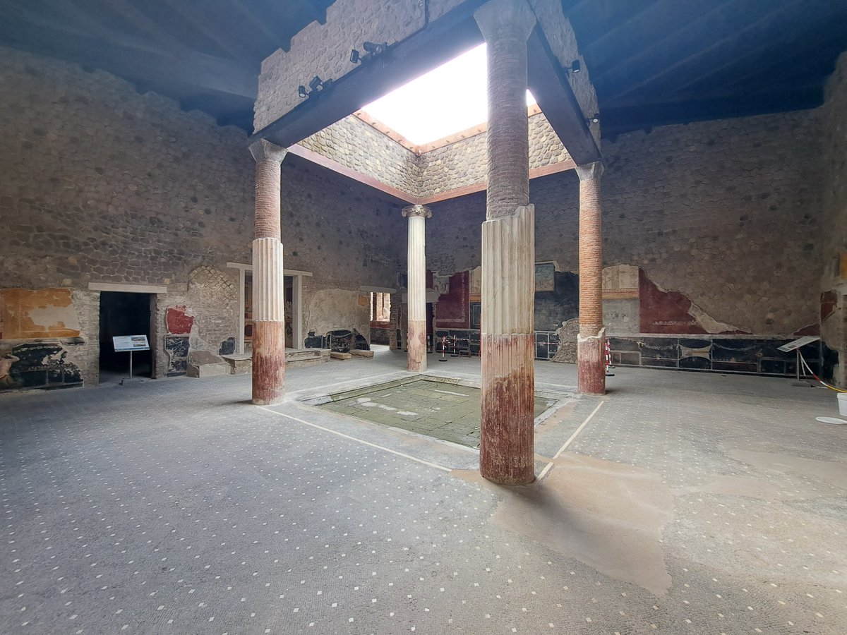 AncientRomeLive's tweet photo. Join us in the Bay of Naples! Let's back in time and into the footsteps by exploring the Vesuvian cities Pompeii, Herculaneum, Stabiae. It’s full immersion in AD 79! Sign up here! #travelcourse
https://t.co/FH3fw33E2L https://t.co/KR0nkui7O9