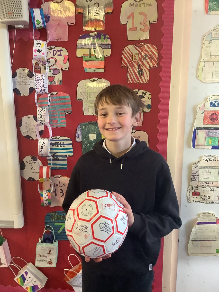 There was lots of excitement in assembly this morning as this superstar won a signed AFC ball from the P7 fundraising raffle! Well done and thank you P7 for organising this amazing prize @DycePrimary  ⚽️ 🌟 👏
