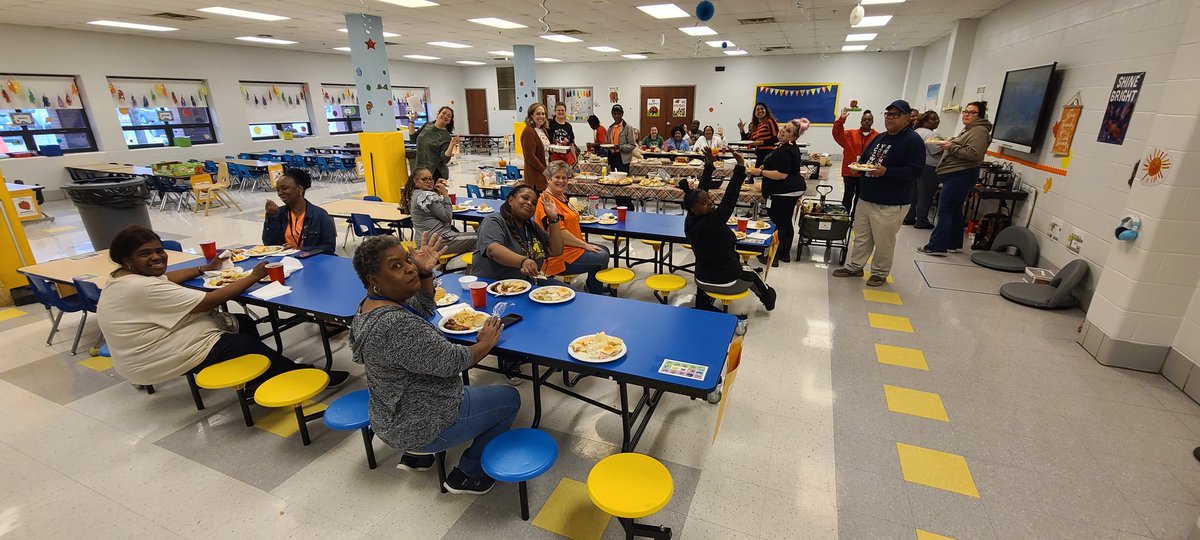 DawsonOrmanECH's tweet photo. Thankful to welcome back our students and staff today! @JCPSEARLY @BrumbackHeather https://t.co/B2eRbILgMk