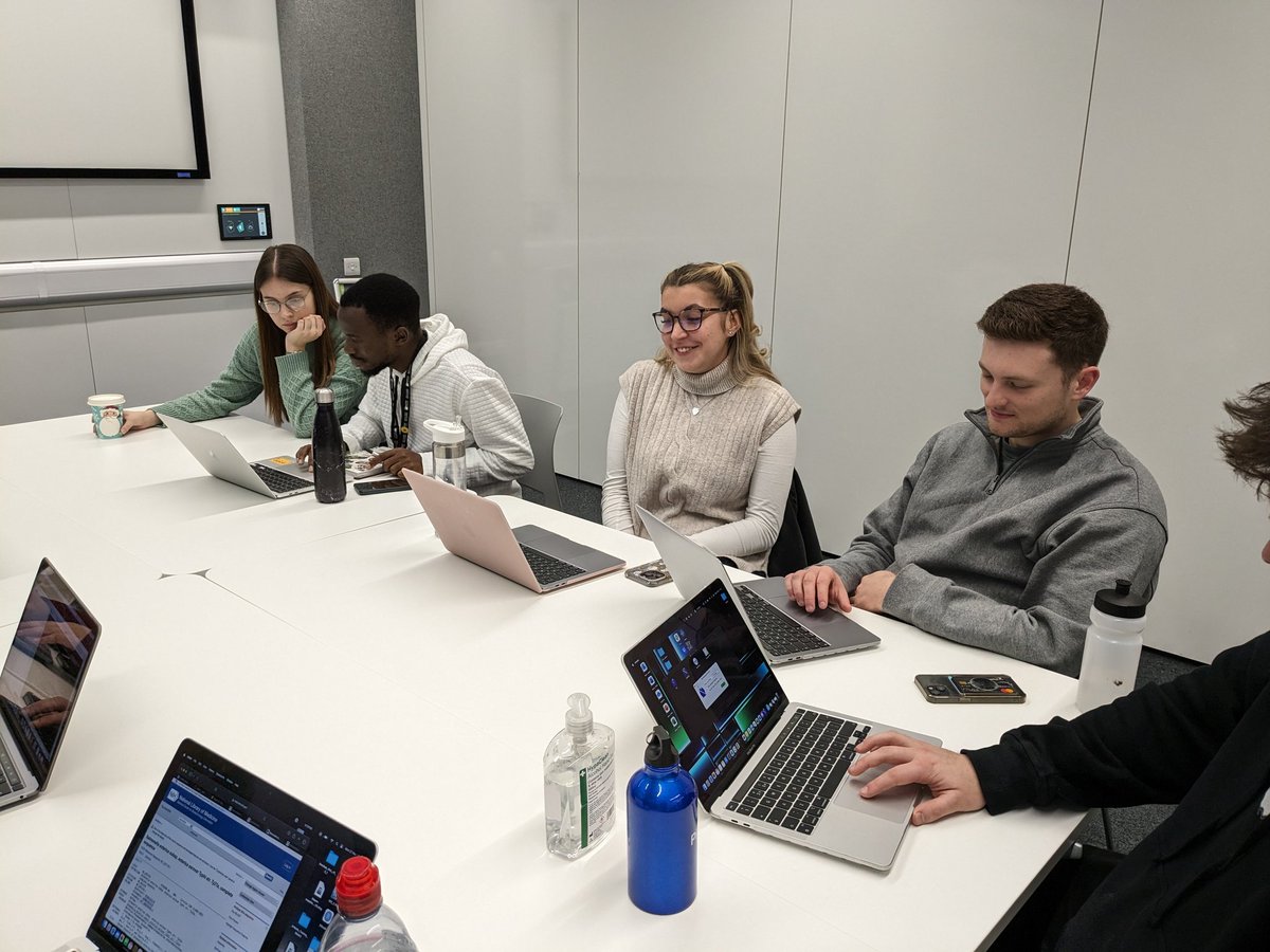 This year's new intake of @MMBDTP students are enjoying getting stuck into @gemma_langridge's #comparativegenomics for week 4 of their bioinformatics training, with last year's students @NisbetAlice and @EH_Hayles ably assisting #futurePIs