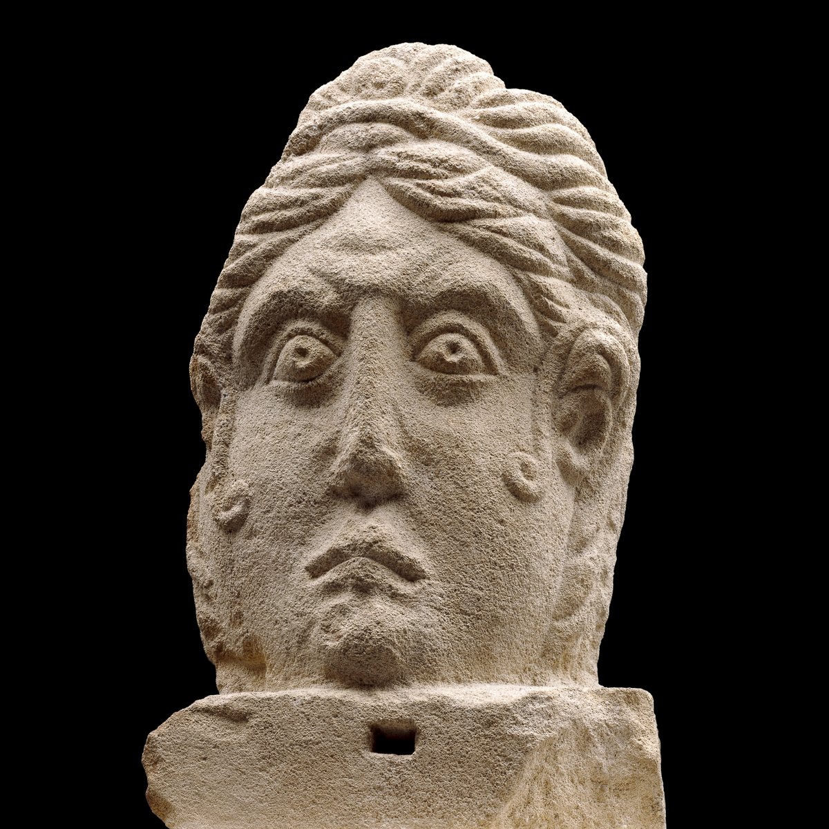 #Monday morning mood, courtesy of this very grumpy Romano-British sculpture 😑 🔎 ow.ly/S0ng50Qbryk