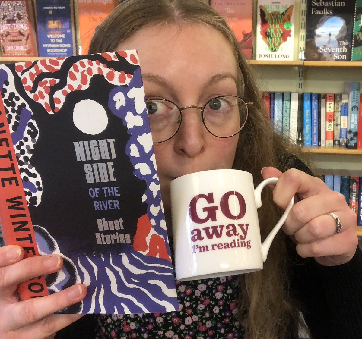 Is anyone spending time with family this festive season and wondering how to subtly let them know when you need a bit of time to yourself? Don’t worry, we’ve got you covered! 🤭 😂 #goawayimreading