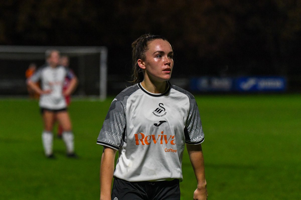 👏With four assists on Friday, Meg Roberts is our under-19's player of the match!