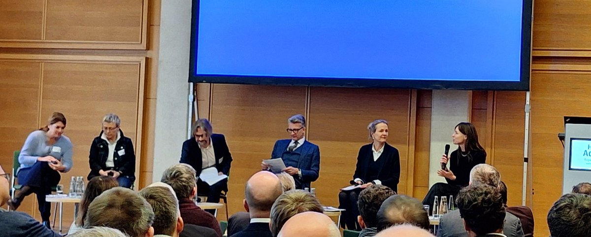 Religionspolitische Tagung zur #KMU6 in Berlin
<a href="/RichterHedwig/">Hedwig Richter</a> : Reichweitenverlust der Kirchen ist Teil einer "schleichenden Zeitenwende"
Podium mit <a href="/svenwolf/">svenwolf</a> Uta Losem <a href="/kathbuero/">Katholisches Büro in Berlin</a> <a href="/anne_gidion/">Anne Gidion</a> Johanna Rahner (Uni Tübingen) und Stephan Kosch <a href="/zeitzeichenNET/">zeitzeichen</a>
ekd.de/tagungsinforma…