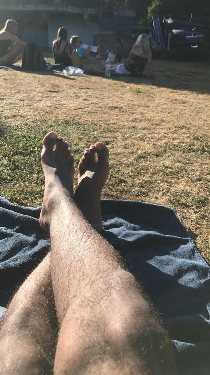 DomRoi667's tweet photo. Pendant que moi je suis en vacances toi salope tu travailles pour me donner ton argent 💵🤣 #alphamale #bdsm #cashfag #cashmaster #CashMasters #cashpig #cashsub #cashslave #feetfindom #feetslave #findom #finsub #malealpha #malefoot #moneymaster #paypig #payfeet #soumis #humanATM https://t.co/FaWQMQSEZN