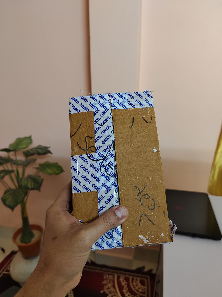 Techbengali18's tweet photo. Bohut din baad ak parcel aya, guess koro konsa phone hey?
Box me phone hey😜
#techbengali https://t.co/XTY3QQcytn