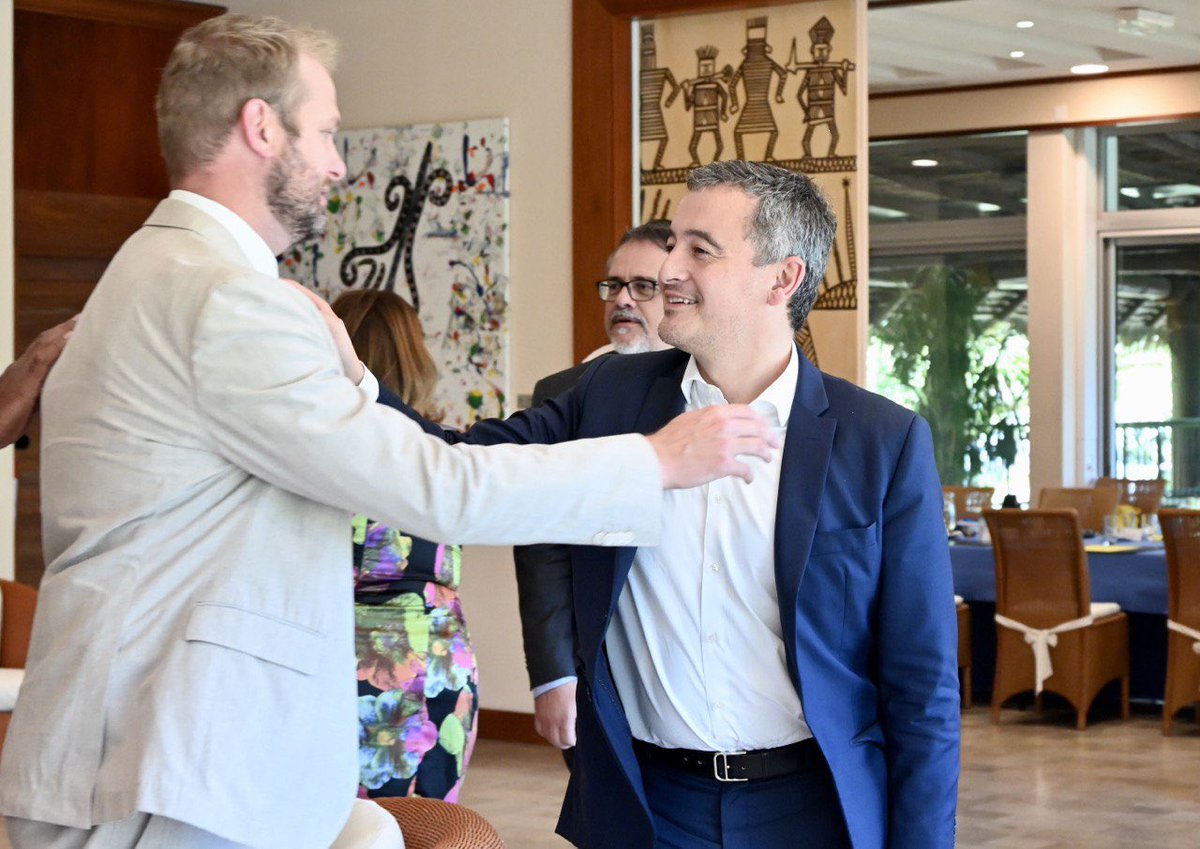 NicolasMetzdorf's tweet photo. J’aimerais que l’hexagone se rende compte à quel point @GDarmanin étale un travail sans précédent pour la Nouvelle-Calédonie et sa place au sein de la République.

Jamais un ministre ne sera venu autant de fois pour réussir à mettre d’accord indépendantistes et loyalistes qui s’affrontent depuis 5 ans désormais. 

Un homme d’état.