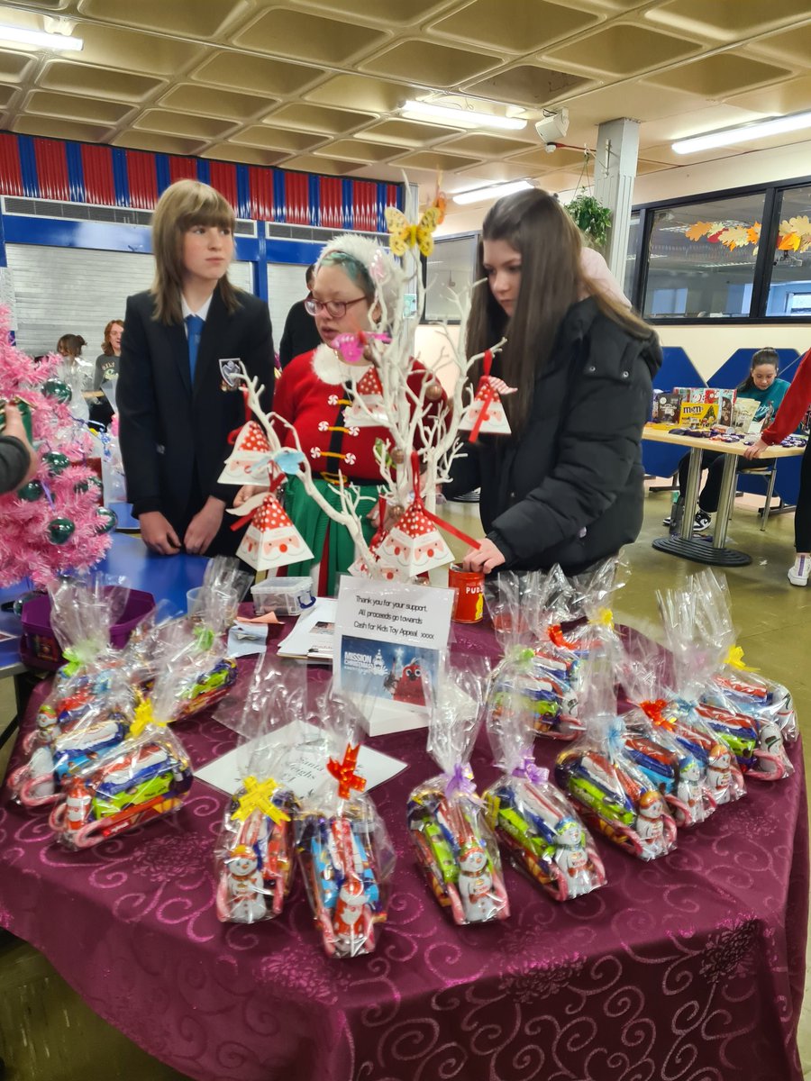 MonifiethT's tweet photo. Great work guys. Excellent selling skills and commitment to our project. Well done. @MhsDyw @CashForKidsTay @MonifiethHigh @PrincesTrustSco https://t.co/cfBCVONK02