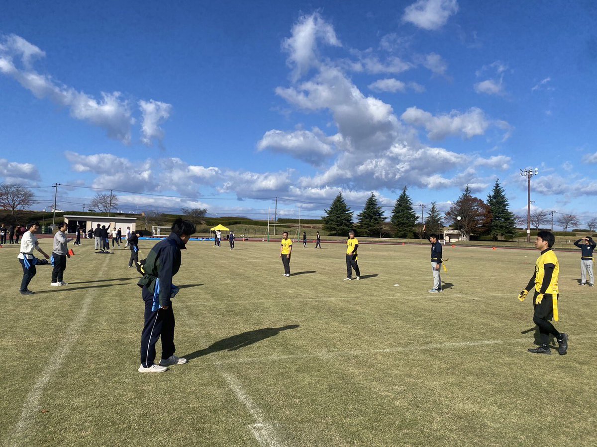 SNDthunders's tweet image. 【11/19 活動報告】
天気のいい中、角田市で東北の大学生へのフラッグフットボール講習とスクリメージでした。
東北のフラッグのレベルか少しでも上がって、多くのチームで大会でできるといいですね。

当日参加の大学生の皆さん、練習試合のご依頼お待ちしてます⚡️

#フラッグフットボール