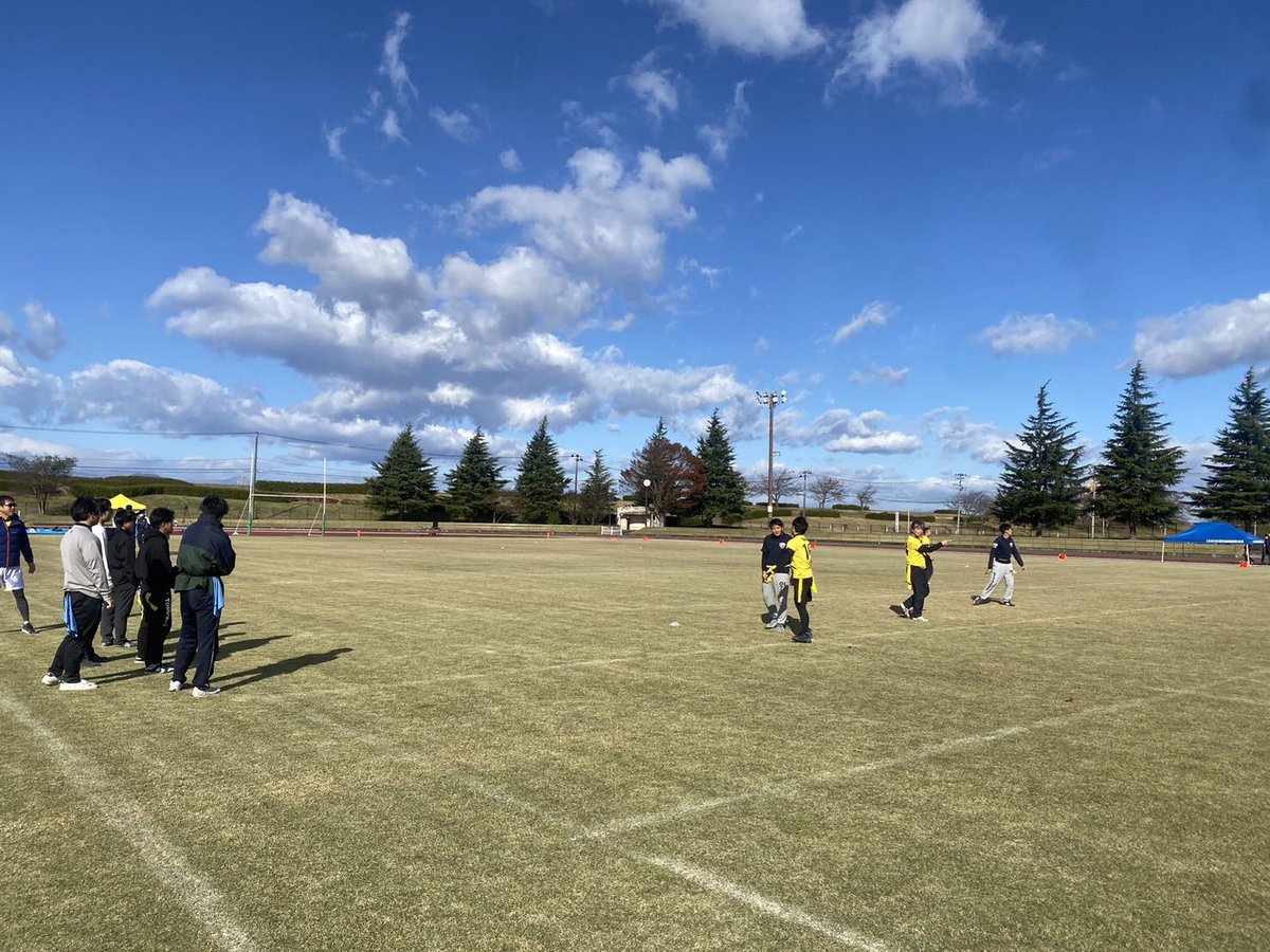 SNDthunders's tweet image. 【11/19 活動報告】
天気のいい中、角田市で東北の大学生へのフラッグフットボール講習とスクリメージでした。
東北のフラッグのレベルか少しでも上がって、多くのチームで大会でできるといいですね。

当日参加の大学生の皆さん、練習試合のご依頼お待ちしてます⚡️

#フラッグフットボール