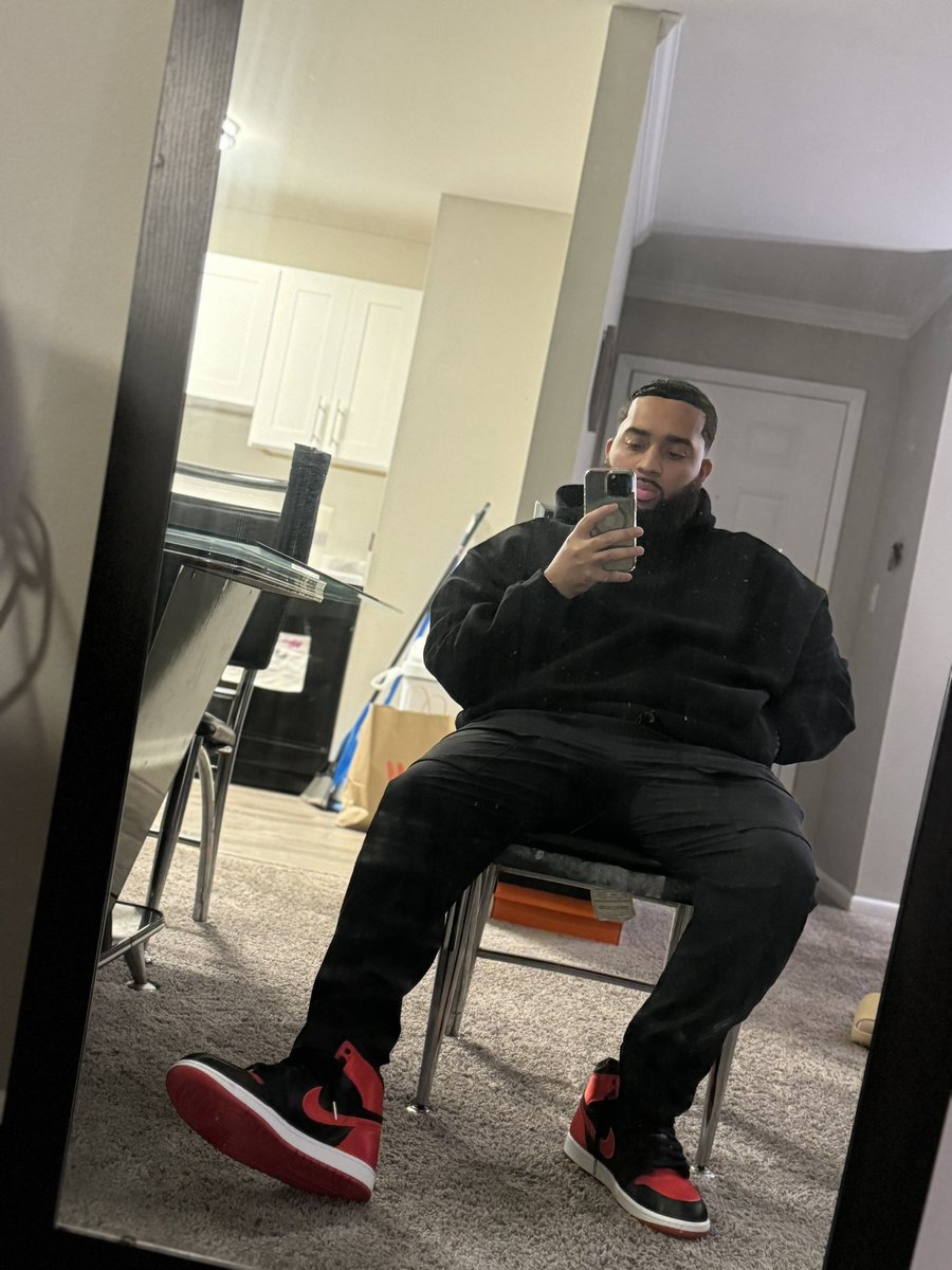 KlubFamous's tweet photo. Just in case yall didn’t know I’m drowning out here 😅😂🔥💪🏽 https://t.co/UxkxD0H3rD