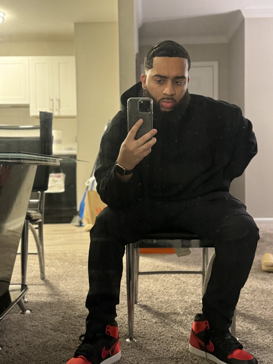 KlubFamous's tweet photo. Just in case yall didn’t know I’m drowning out here 😅😂🔥💪🏽 https://t.co/UxkxD0H3rD