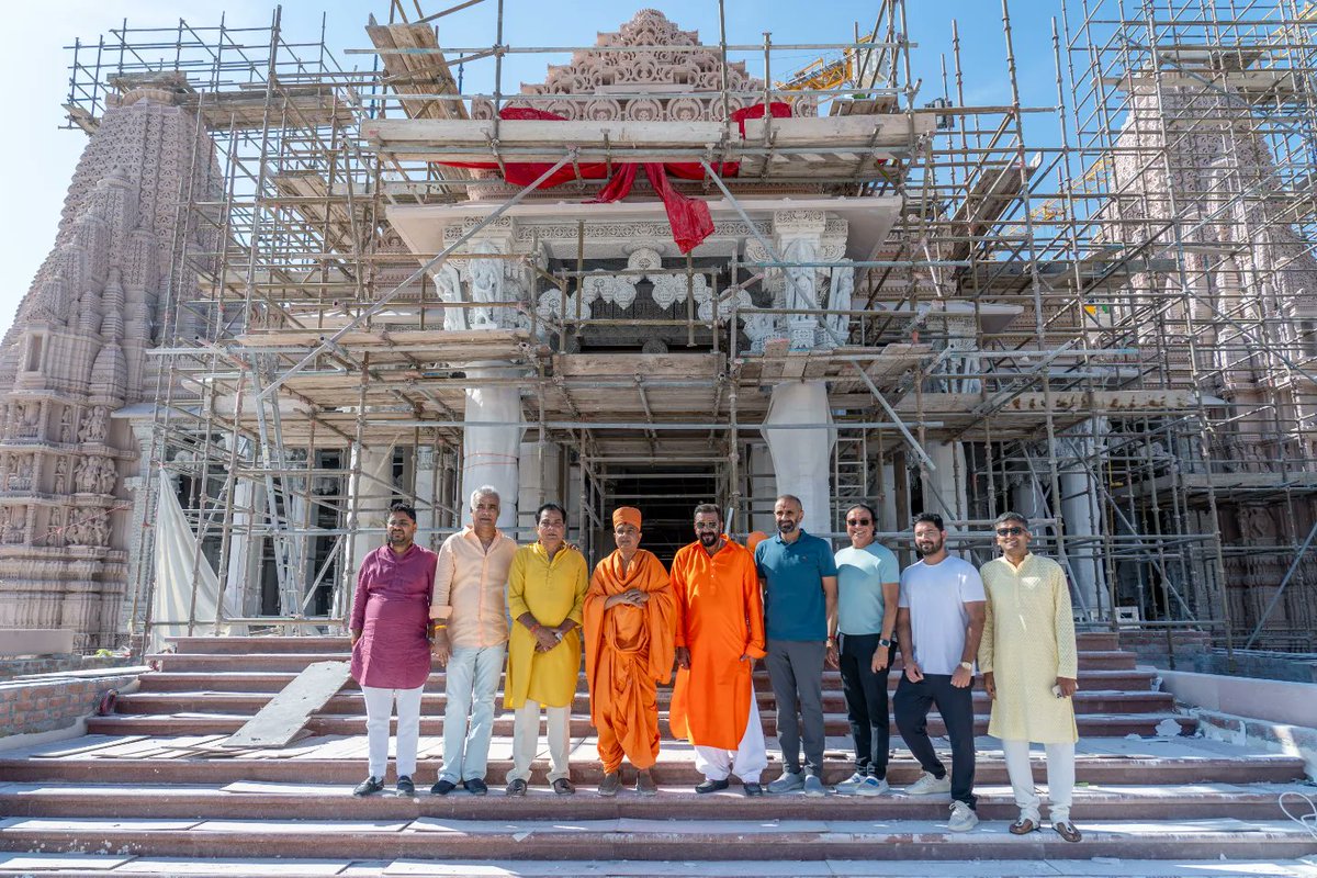 AbuDhabiMandir's tweet photo. We were delighted to host renowned Bollywood actor Sanjay Dutt at the BAPS Hindu Mandir, Abu Dhabi. Enchanted by the architecture and inspired by its spirit of volunteerism, which is bringing the Mandir together, he expressed his inner gratitude towards all those involved in making this historic project come to life.
#AbuDhabiMandir #Harmony #Love #Peace