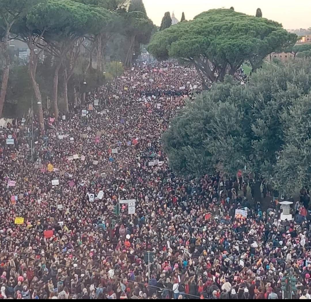 Ancora con "l'assalto" a #Provita?
Gente facciamo del sano realismo, avessimo voluto veramente assaltare qualcosa non sarebbe rimasto nemmeno l'hashtag