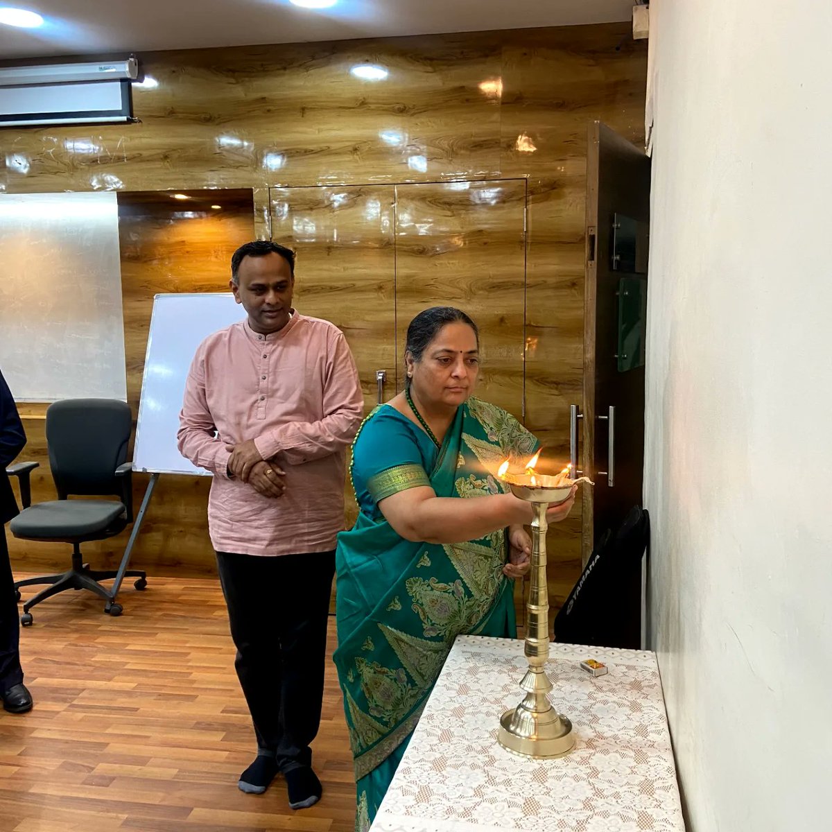 JBIMS_MSc's tweet photo. Reflecting on the intimate and insightful Book Launch 2023 at Jamnalal Bajaj Institute of Management Studies. The event witnessed the unveiling of four volumes-Commercial Banking &amp; Financial Services Management(Vol-I &amp; II) and Cases on Valuation in Investment Banking(Vol-I &amp; II). https://t.co/sSoQ8uK6AU