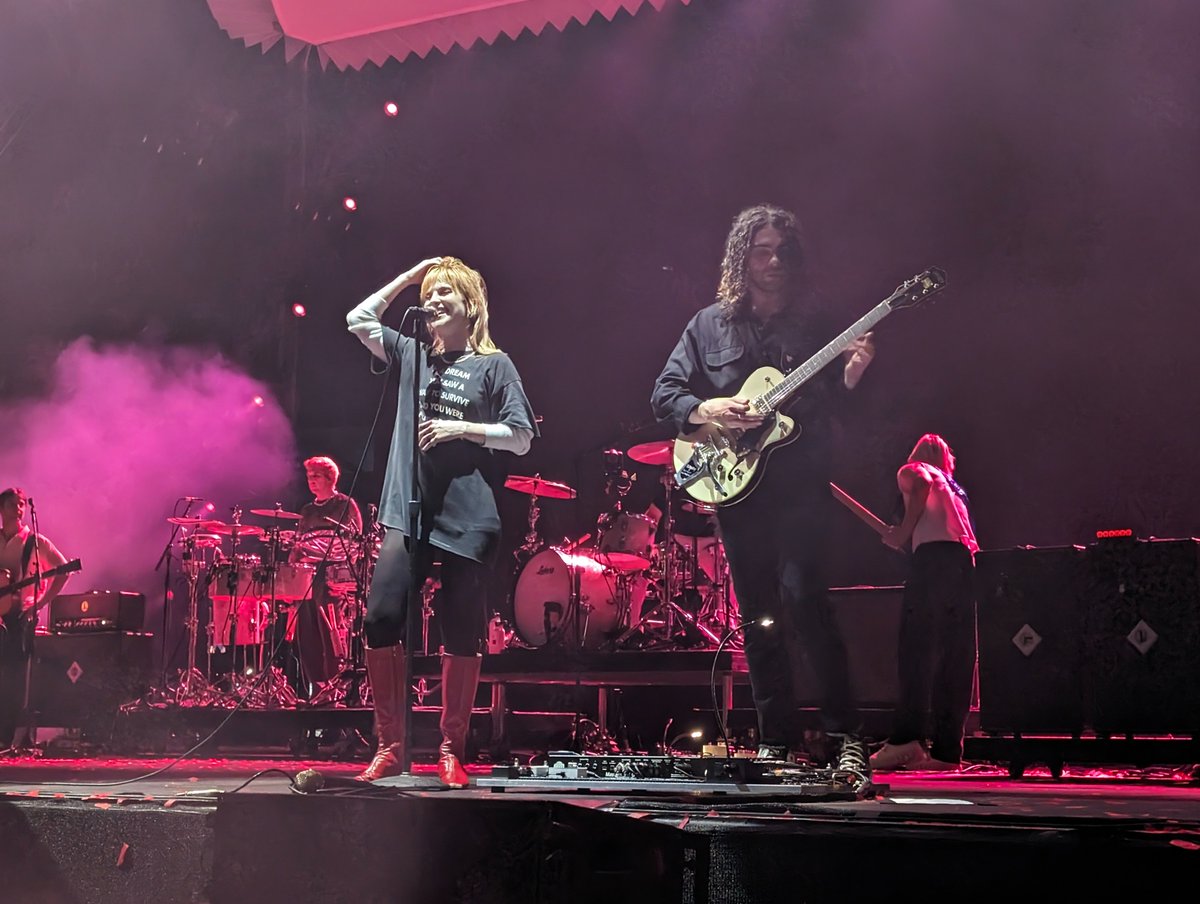 jesscansos's tweet photo. thread of my photos from paramore at the domain - their biggest show ever https://t.co/BitIOXQkwh