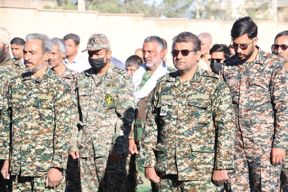 10Morfa's tweet photo. رنگ لباس یک بسیجی ،رنگ وحدت ،ایثار و شهادت و مبارزه با استکبار است
#بسیج_مردم
#امید_مظلومین https://t.co/mKMAX7MD3T
