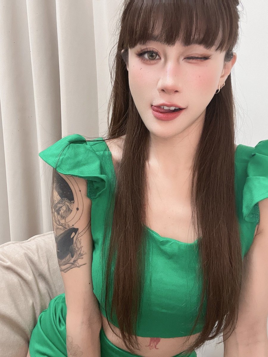 fanlara1223's tweet photo. 故意把眼睛畫的迷濛一點
這樣你就會迷失在我的心裡
𝕁𝕍𝕀𝔻 🔍 𝕗𝕒𝕟𝕝𝕒𝕣𝕒𝟙𝟚𝟚𝟛
【LINE】https://t.co/jGDDpIV0FD
【JKFace】https://t.co/MhlP9jzJXm https://t.co/KwCKHnlTdZ